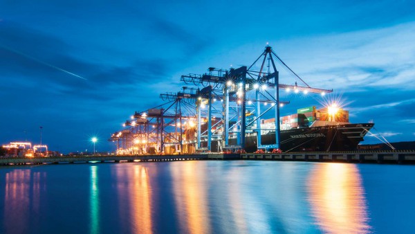 Các cảng biển phía Nam tấp nập hàng hóa XNK đầu năm