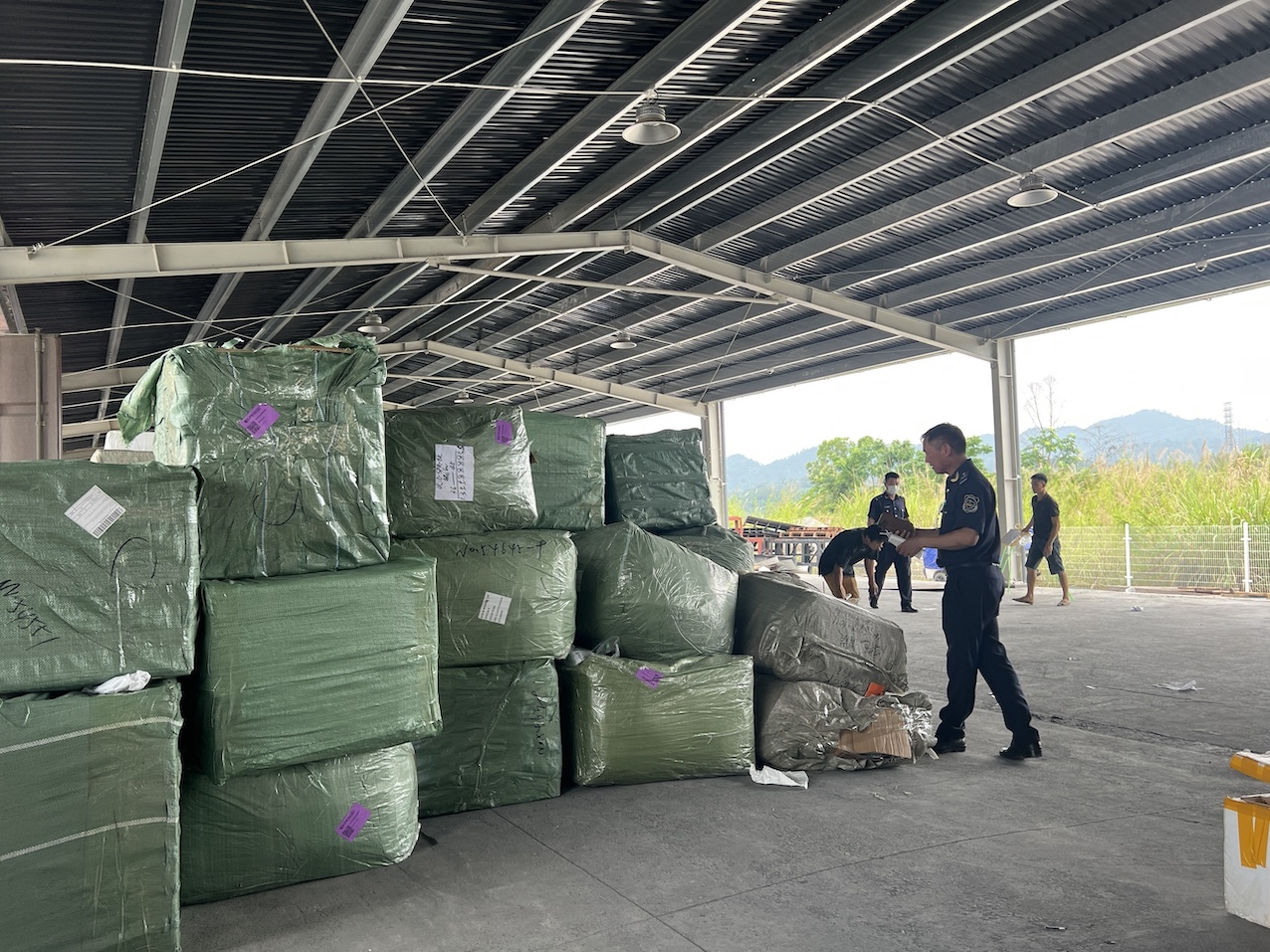 Quy định mới về hàng hóa Trung Quốc quá cảnh Việt Nam Quy định mới về hàng hóa Trung Quốc quá cảnh Việt Nam