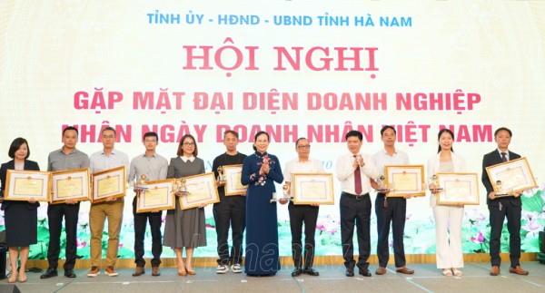 Hà Nam: Gặp mặt doanh nghiệp, doanh nhân tiêu biểu nhân dịp Kỷ niệm 20 năm Ngày Doanh nhân Việt Nam