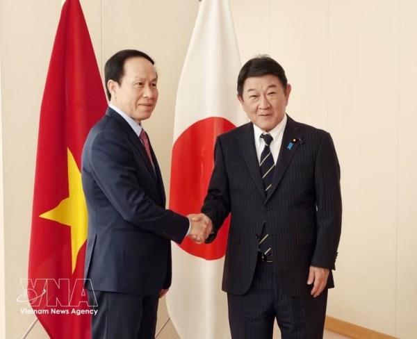 越南政府副总理黎进珠会见日本外务大臣茂木敏充