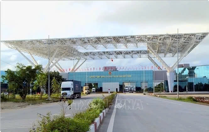 广宁省芒街市试点建设智能口岸