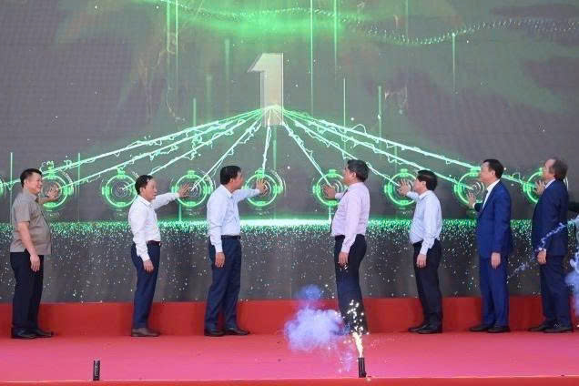 越南首条纸罐头生产线在山罗省落成投运 越南首条纸罐头生产线在山罗省落成投运