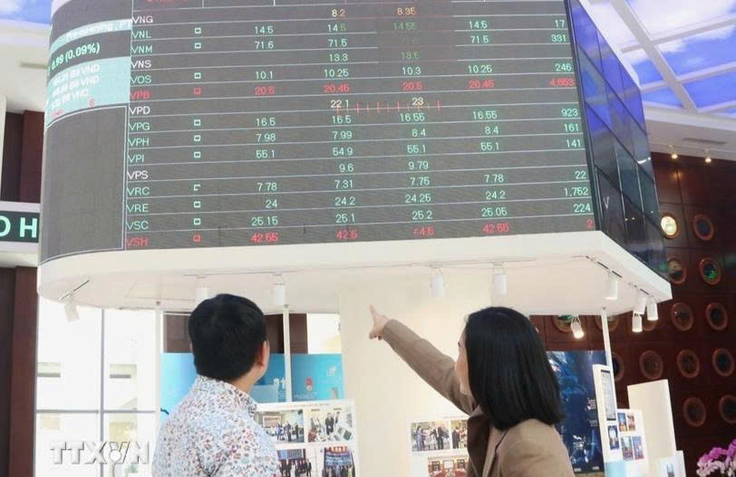 美国对14国征收新关税 越南股市7月8日早盘走高 美国对14国征收新关税 越南股市7月8日早盘走高